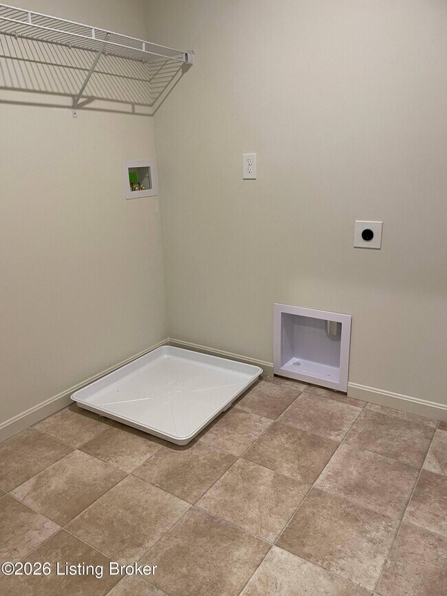 Building Photo - 2850 Fair Ln