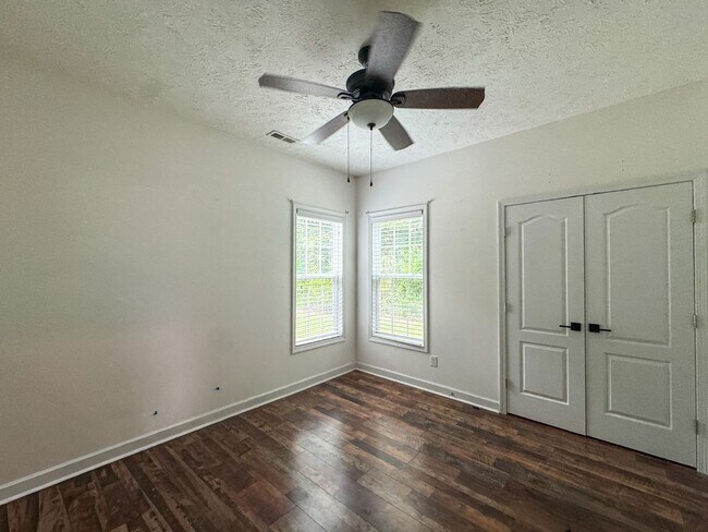 Building Photo - Lovely 4 Bed 2 Bath Home in Westgate
