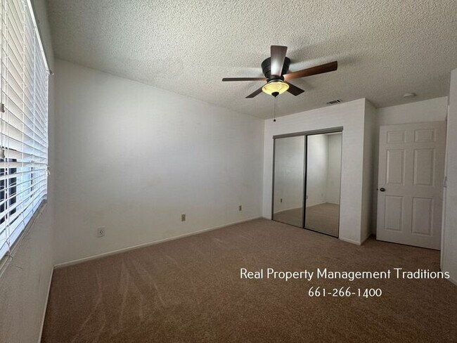 Building Photo - 4 + 3 Pool Home in West Lancaster