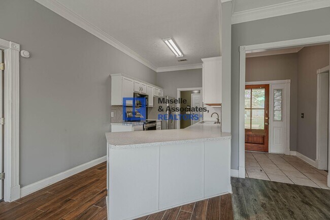 Building Photo - 3 Bed/2 Bath Home in Pearl