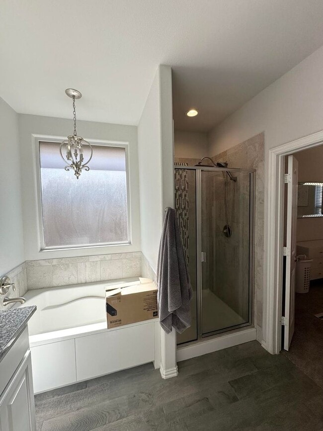 Building Photo - 4 Bed 2 Bath For Rent