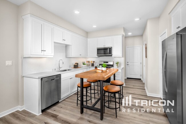 Building Photo - 24646 Amor Ct