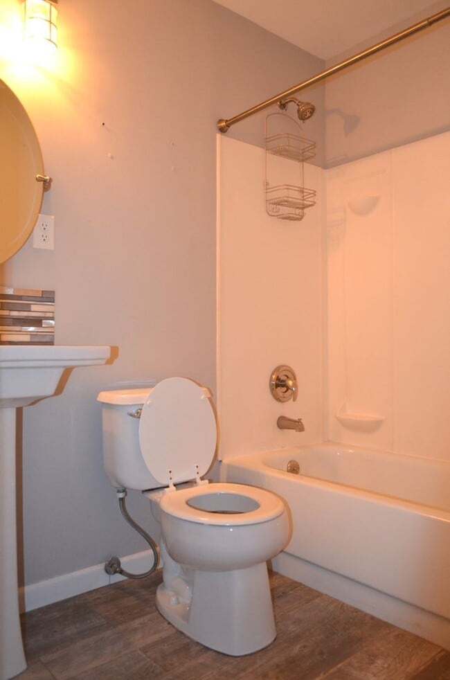 Building Photo - Price Drop! Updated 4 bed 3 bath in Fenton