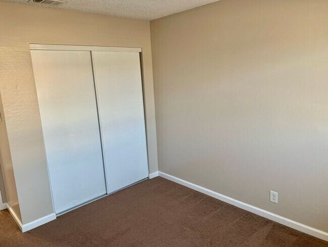 Building Photo - 2 Bedroom 1 Bathroom Condo in Antioch - AVAILABLE NOW !!