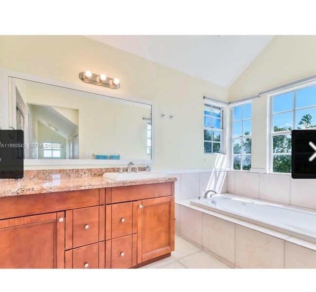 Building Photo - 202 W Canal Dr