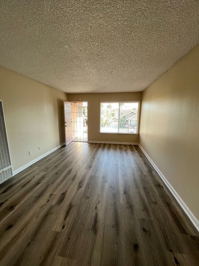 Interior Photo - 3150