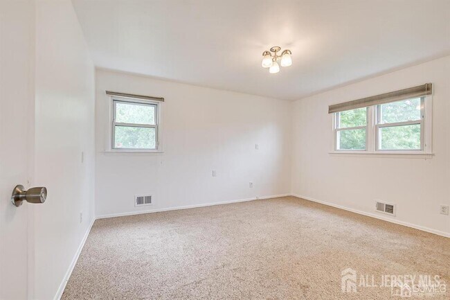Building Photo - 559 Wood Ave