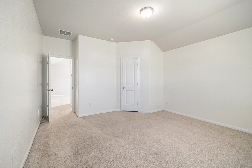 Building Photo - 7431 Merrylands Dr