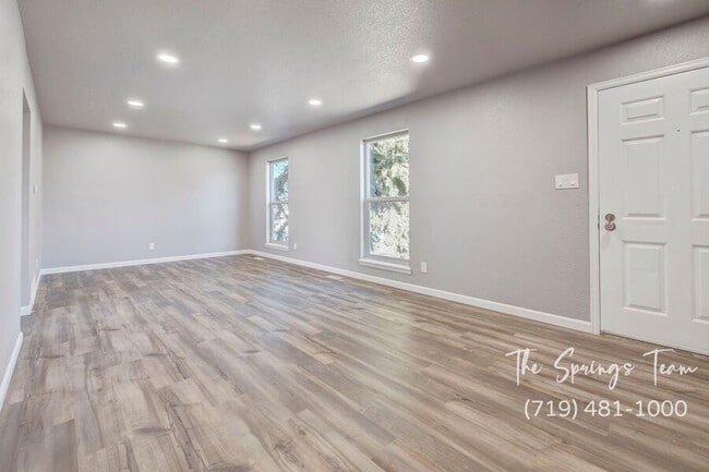 Building Photo - 6460 Bugle Dr