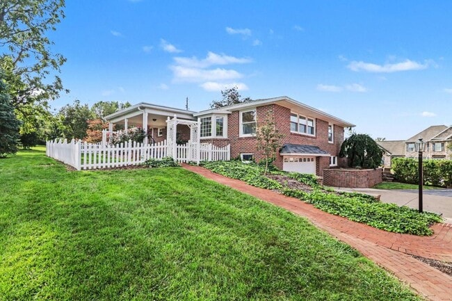 Building Photo - 831 Limekiln Rd