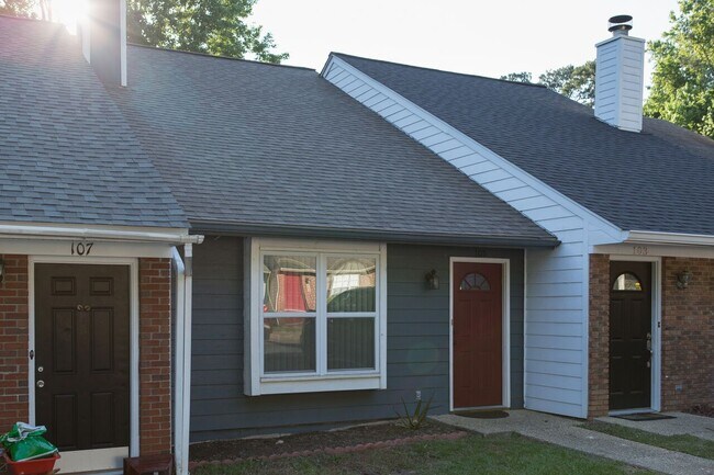 Building Photo - 105 Whetherbine Way W