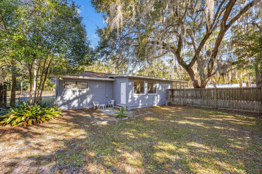 Building Photo - 735 SE 4th Ave