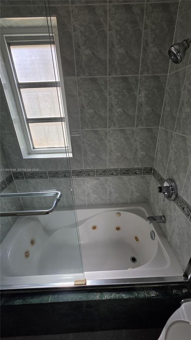 Building Photo - 2114 Biarritz Dr