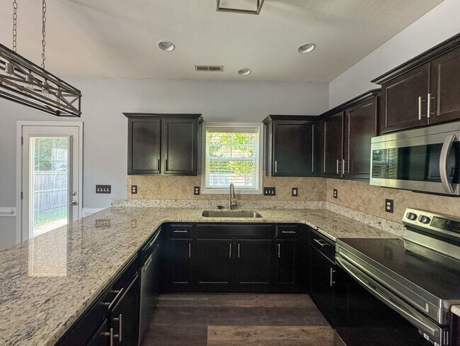 Building Photo - Attractive 3 Bed 2 Bath Home in Westgate