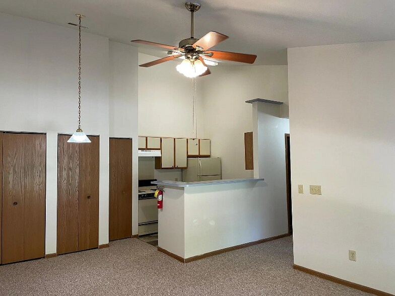 Building Photo - 10601 Cunot-Cataract Rd