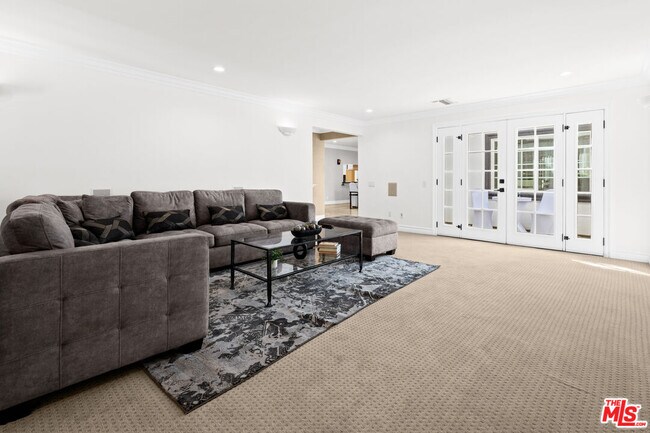 Building Photo - 2563 Hutton Dr