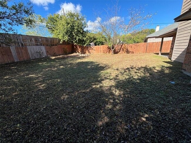 Building Photo - Beautifully updated 3-bedroom 2-bath home