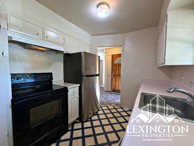 Building Photo - Charming 4-Bedroom Home in Arden-Arcade with Spacious Yard & Convenient Location