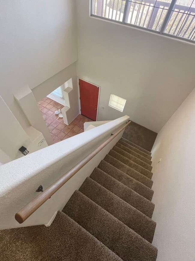 Building Photo - Beautiful 3 Bedroom/2.5 Bathroom Home Loca...