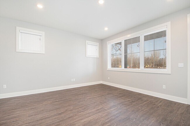 Building Photo - Two Bedroom | Two Bath in Ada, MI