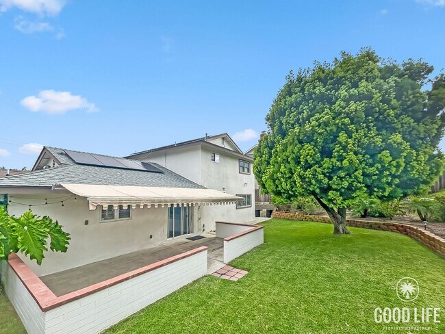 Building Photo - Stunning 4BD/2.5 BA W/ Large Backyard and ...