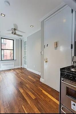 Primary Photo - 233 E 29th St