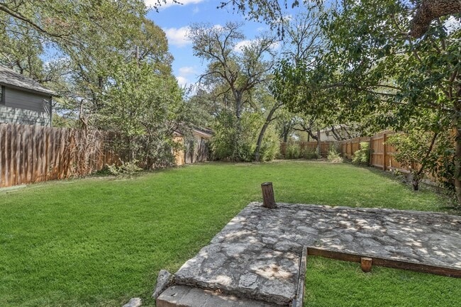 Building Photo - 8113 Baywood Dr