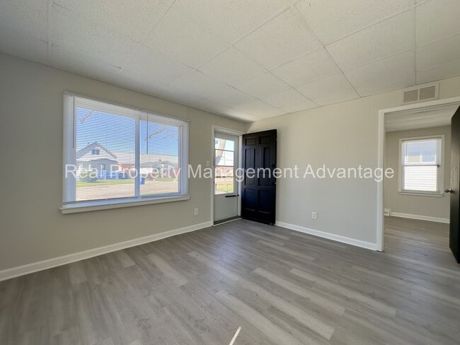 Building Photo - Beautifully Updated 3-Bedroom with Large Open Upstairs!