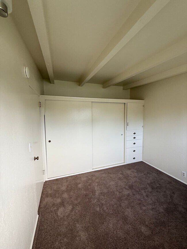 Building Photo - 1123 Vernon St