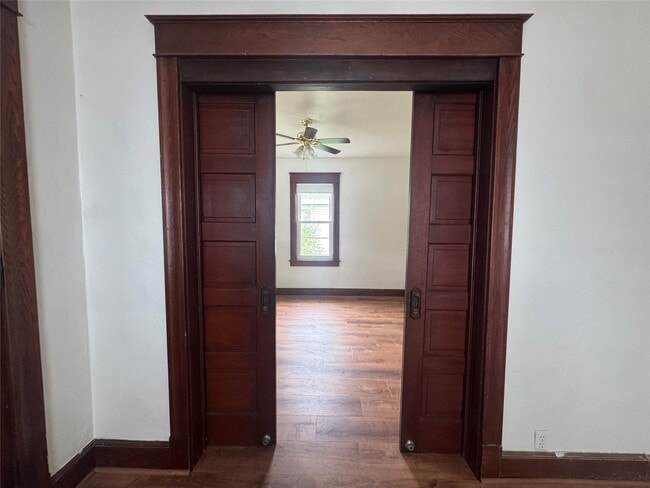 Building Photo - 308 Mersereau Ave