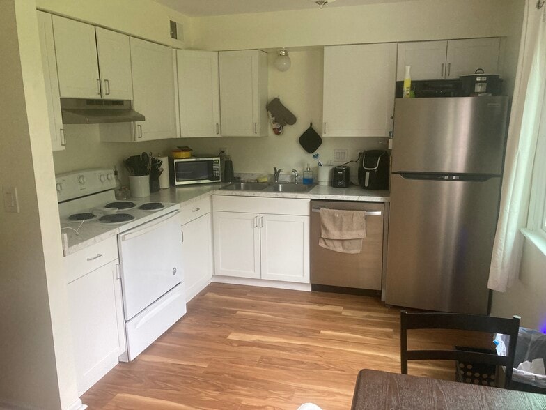 Kitchen - 308 N Emmons St