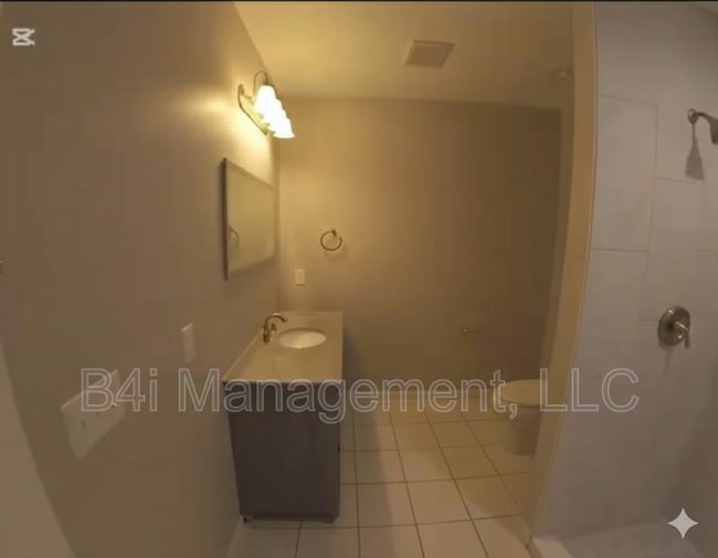 Building Photo - 226 Polar Rock Rd SW