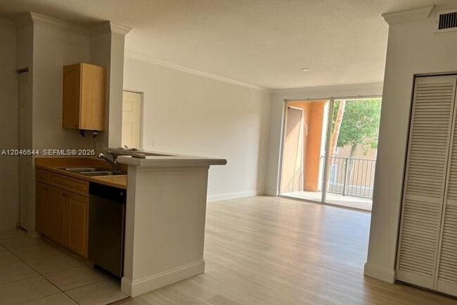 Building Photo - 6841 SW 44th St