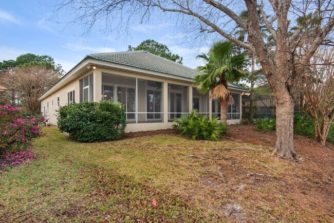 Building Photo - Spacious unfurnished 4B/3B home in Gated Community of Emerald Lakes