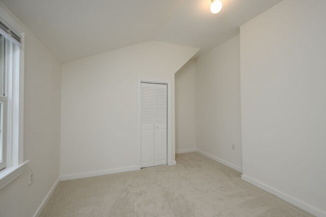 Building Photo - 25 Bayberry Ln