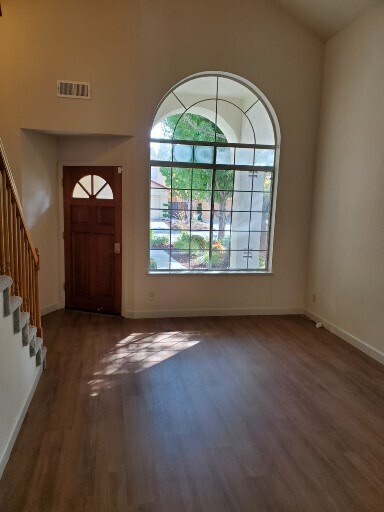 Front entry living room area - 2040 Goldenrod Ln