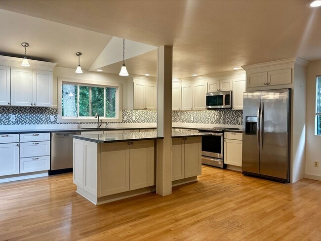 Building Photo - Amazing Lake Forest Park Home