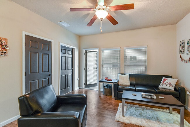 Building Photo - The Row on 3rd