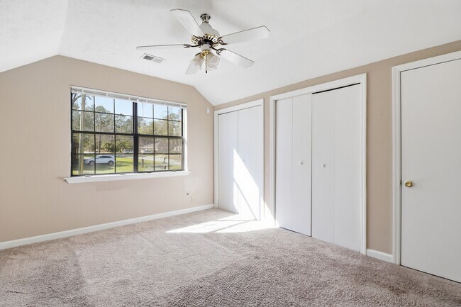 Building Photo - Ash St Ex