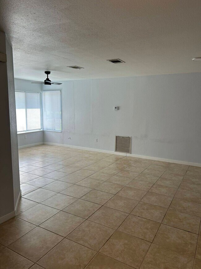 Building Photo - 7554 Kavanda St