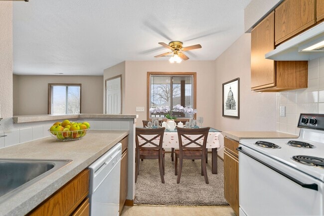 Building Photo - 1300-1336 Crosswinds Court