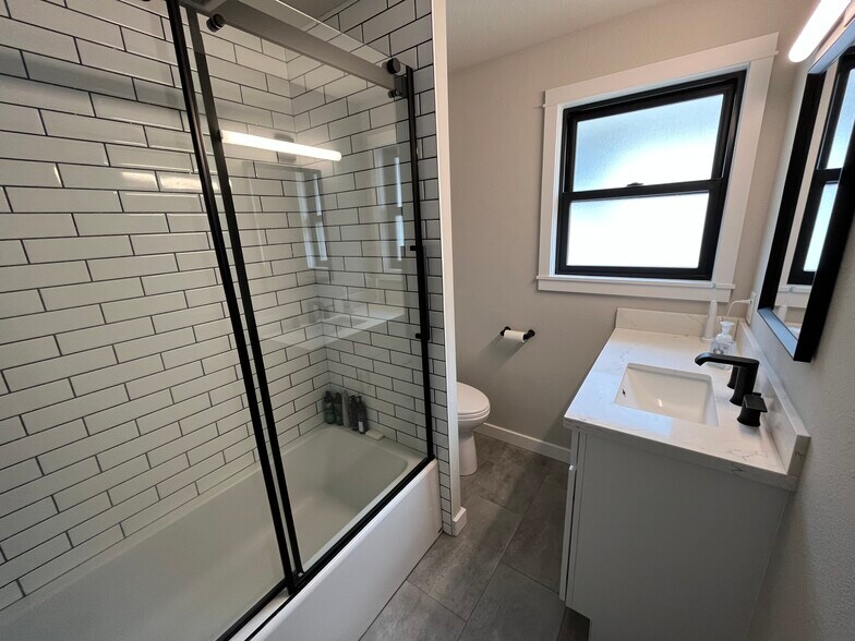 Building Photo - 1112 N 78th St