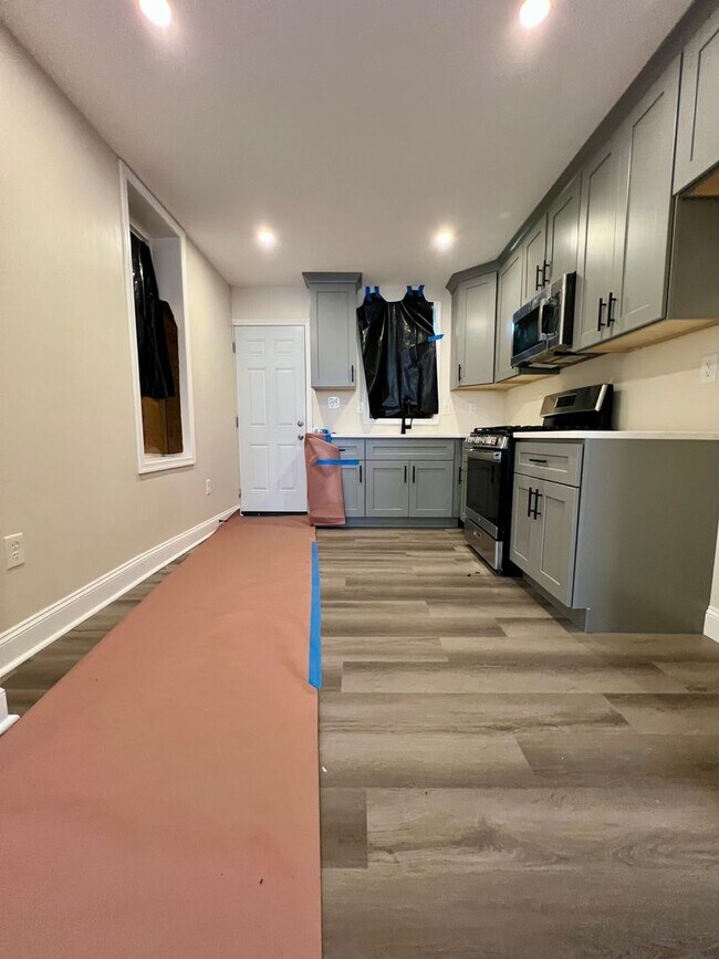 Building Photo - Newly Renovated 3-Bedroom Townhome in Cobb...