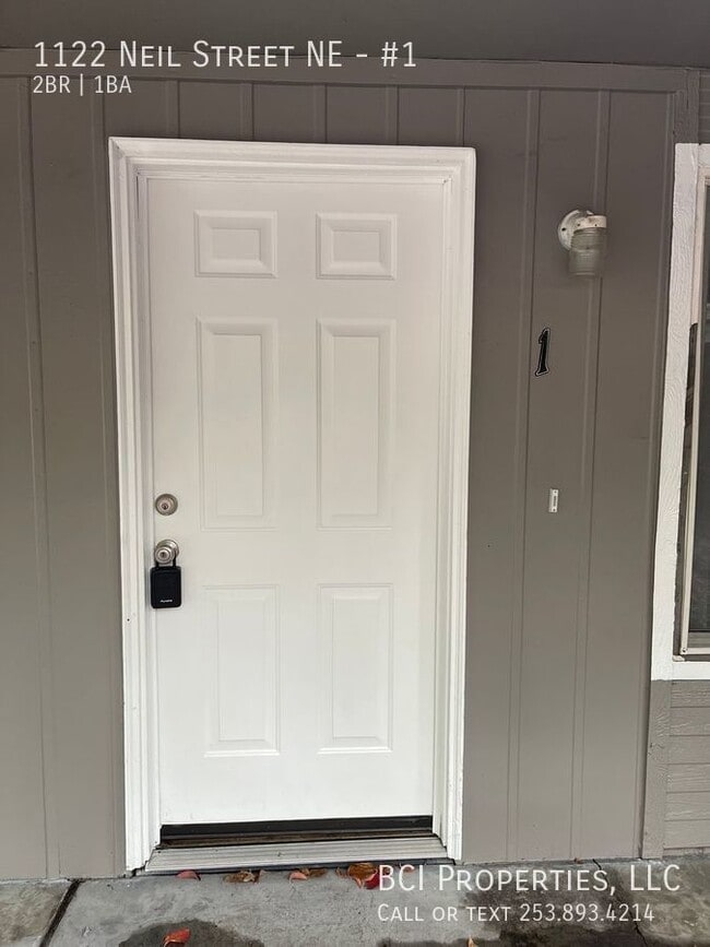 Building Photo - 1122 Neil St NE