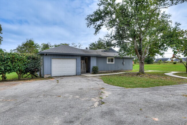 Building Photo - 634 Kettle Creek Dr