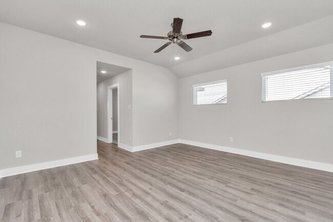 Building Photo - 21019 Bay Vlg Dr