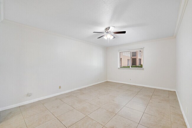 Building Photo - 9777 Westview Dr