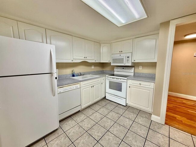 Building Photo - 7612 Camarina Calle