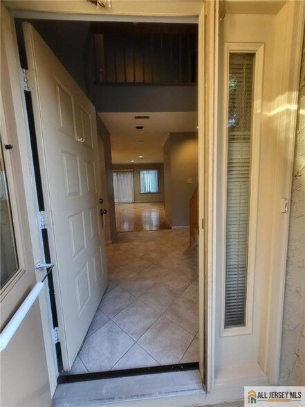 Building Photo - 12 Carriage Pl