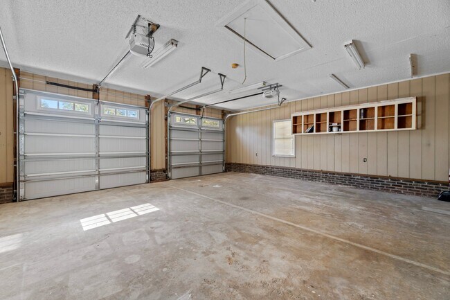 Building Photo - 105 3rd St